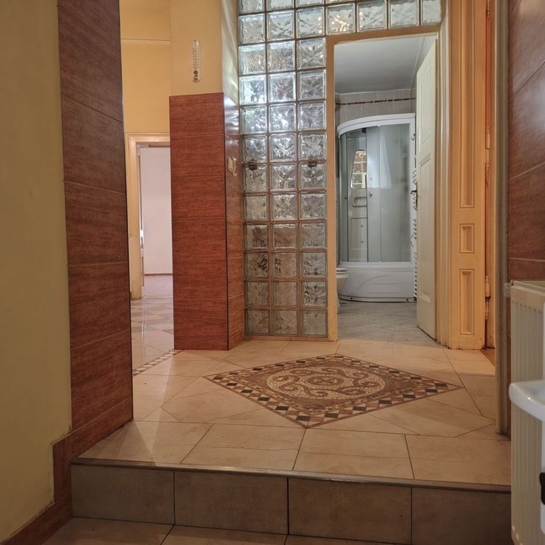 Apartament la casă cu front stradal,  str. M. Eminescu. 119 900 E. - Imagine principala