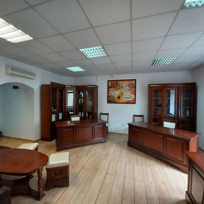 Birou, central, Ady Endre Oradea, 40 mp. 390 E neg. Comision 0 - Imagine principala