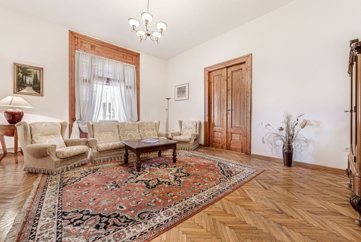 Bijuterie arhitecturală cu istorie. Confort modern, Ultracentral. - foto 2