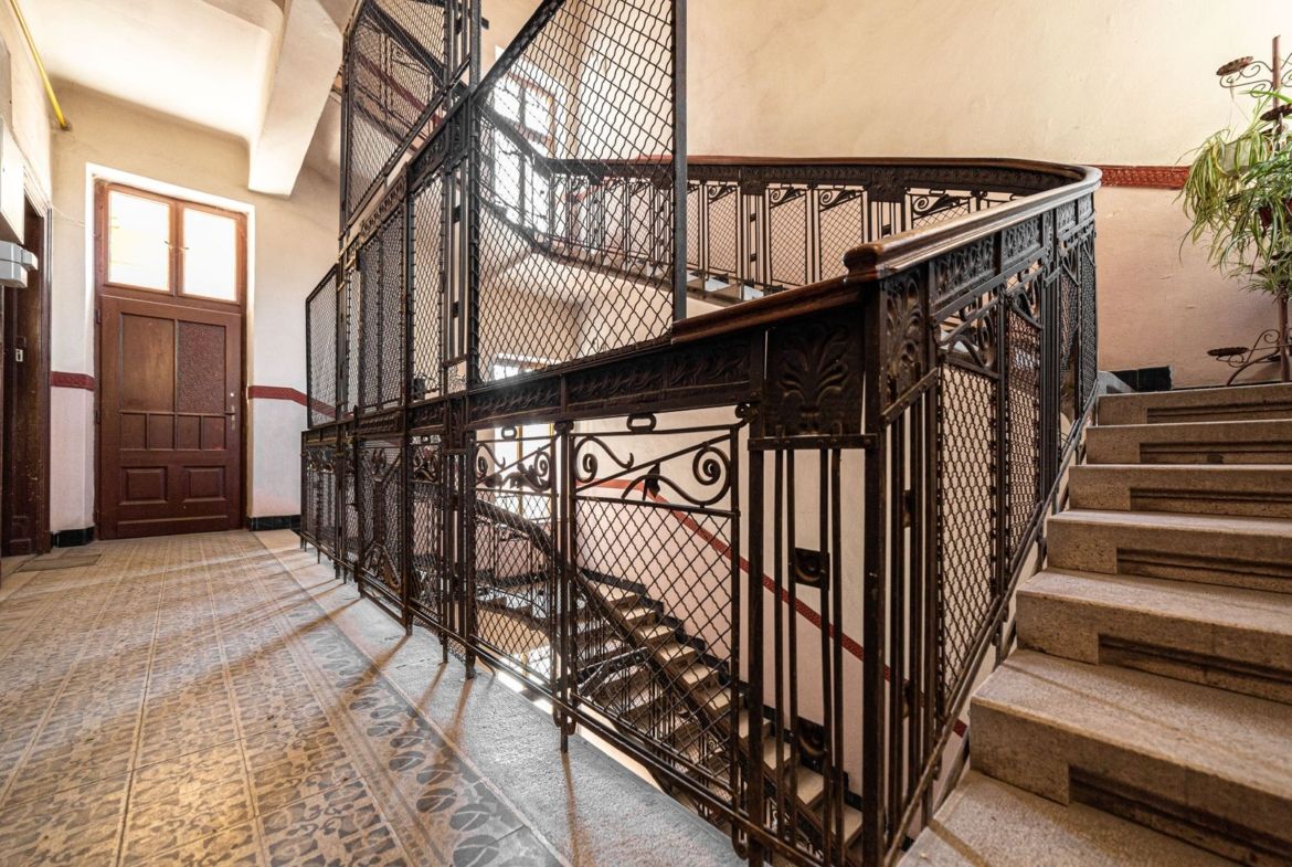 Bijuterie arhitecturală cu istorie. Confort modern, Ultracentral. - foto 5