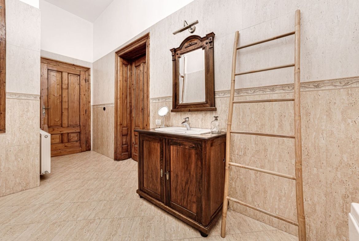 Bijuterie arhitecturală cu istorie. Confort modern, Ultracentral. - foto 7