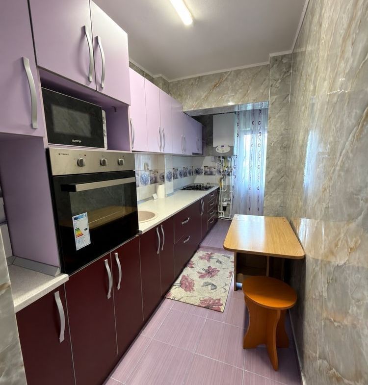 De inchiriat apartament 2 camere, renovat , Micro 40, et.1, 1500 lei - foto 2