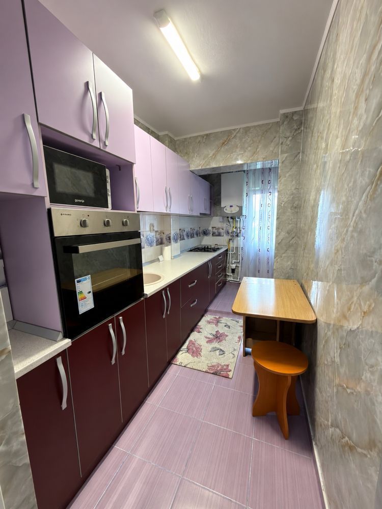 De inchiriat apartament 2 camere, renovat , Micro 40, et.1, 1500 lei - foto 2