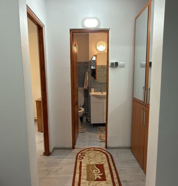 De inchiriat apartament 2 camere, renovat , Micro 40, et.1, 1500 lei - foto 7