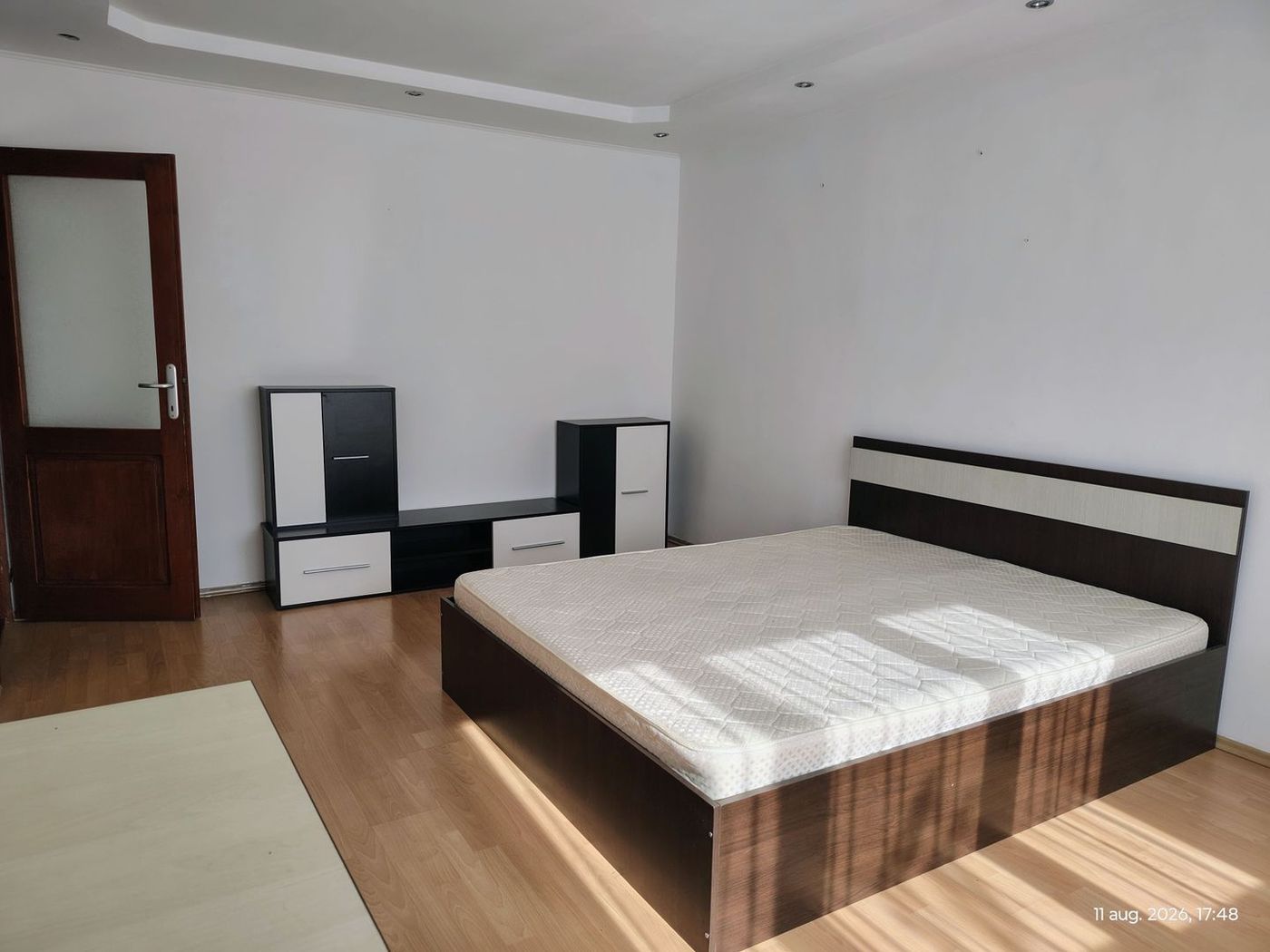 Închiriez 2 camere Str. Onestilor. Pret 300 euro. Comision 50%. - foto 2