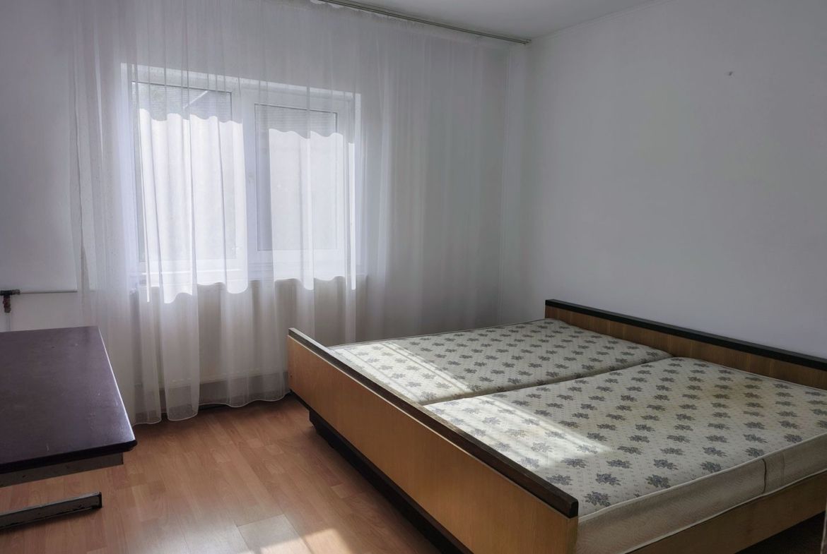 Închiriez 2 camere Str. Onestilor. Pret 300 euro. Comision 50%. - foto 3