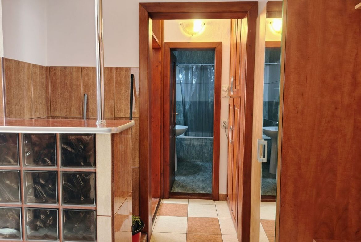 Închiriez 2 camere Str. Onestilor. Pret 300 euro. Comision 50%. - foto 5