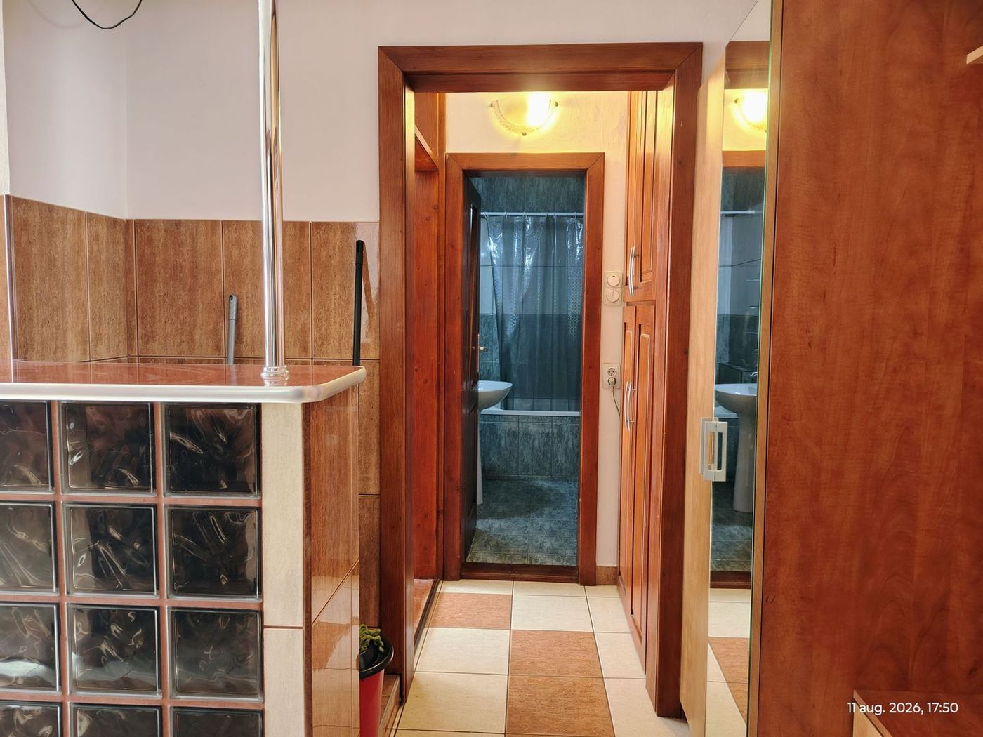 Închiriez 2 camere Str. Onestilor. Pret 300 euro. Comision 50%. - foto 5