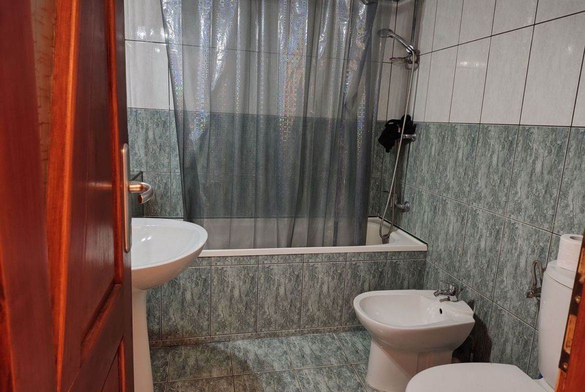 Închiriez 2 camere Str. Onestilor. Pret 300 euro. Comision 50%. - foto 6