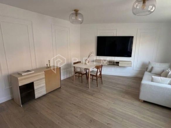 Apartament 2 camere si 2 bai Deosebit , Complet Renovat-zona Centrala - Imagine principala