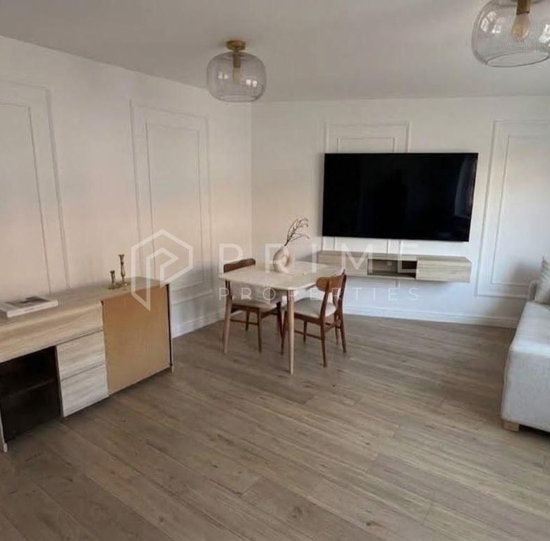 Apartament 2 camere si 2 bai Deosebit , Complet Renovat-zona Centrala - Imagine principala