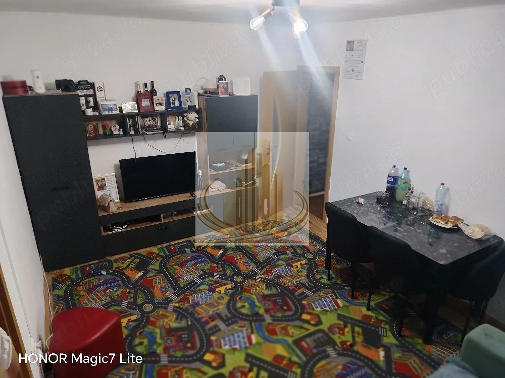 Apartament la etajul 1, baie cu geam și bucătărie închisă | Calea Șagu - Imagine principala