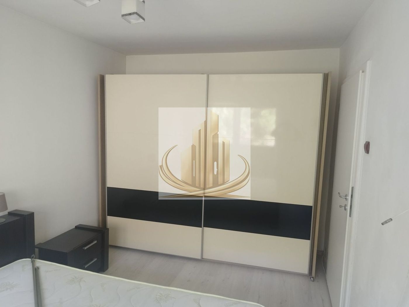 Apartament cu 3 camere, complet renovat și mobilat | Calea Șagului - foto 2