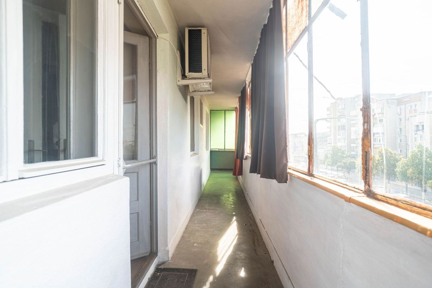 Apartament 3 camere - etaj 3 - bvd. Revolutiei - COMISION 0 - foto 5