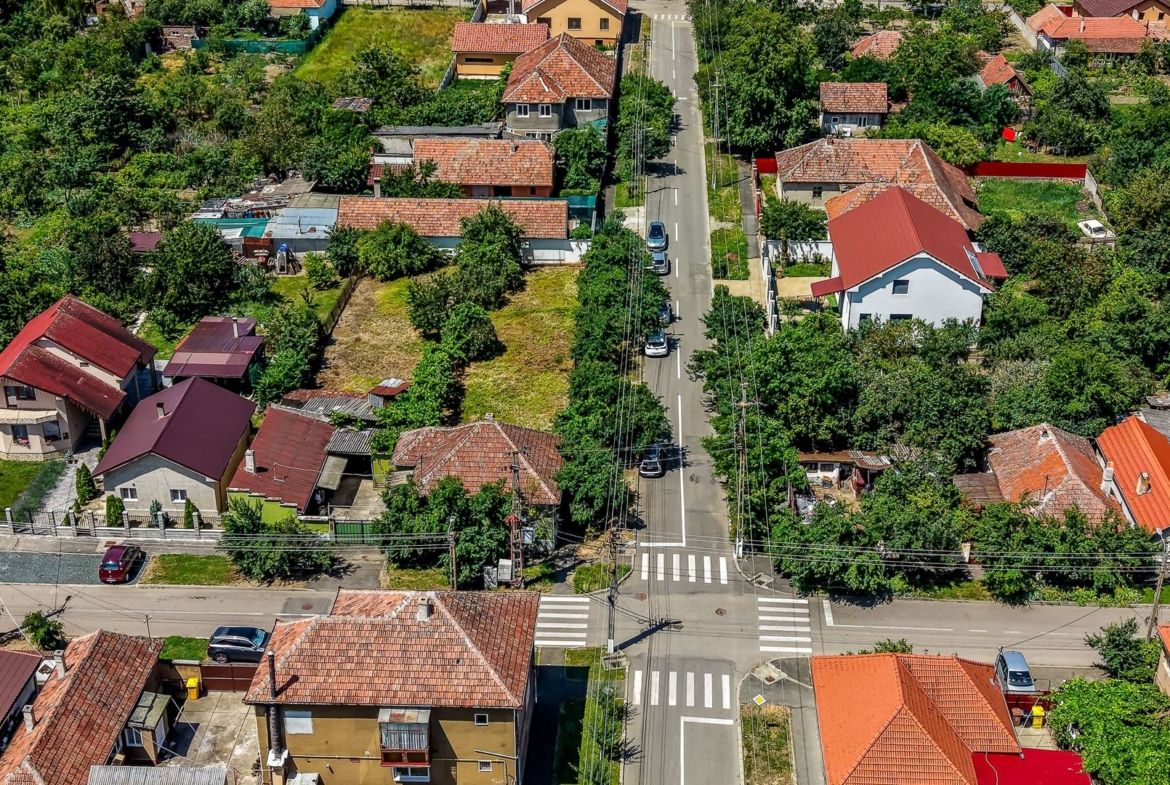 Casă cu teren 1018 mp și 2 fronturi stradale - Bujac - foto 2