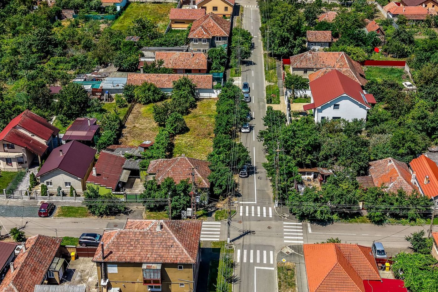 Casă cu teren 1018 mp și 2 fronturi stradale - Bujac - foto 2 Casă cu teren 1018 mp și 2 fronturi stradale - Bujac - foto 2