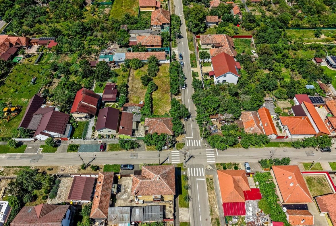 Casă cu teren 1018 mp și 2 fronturi stradale - Bujac - foto 3