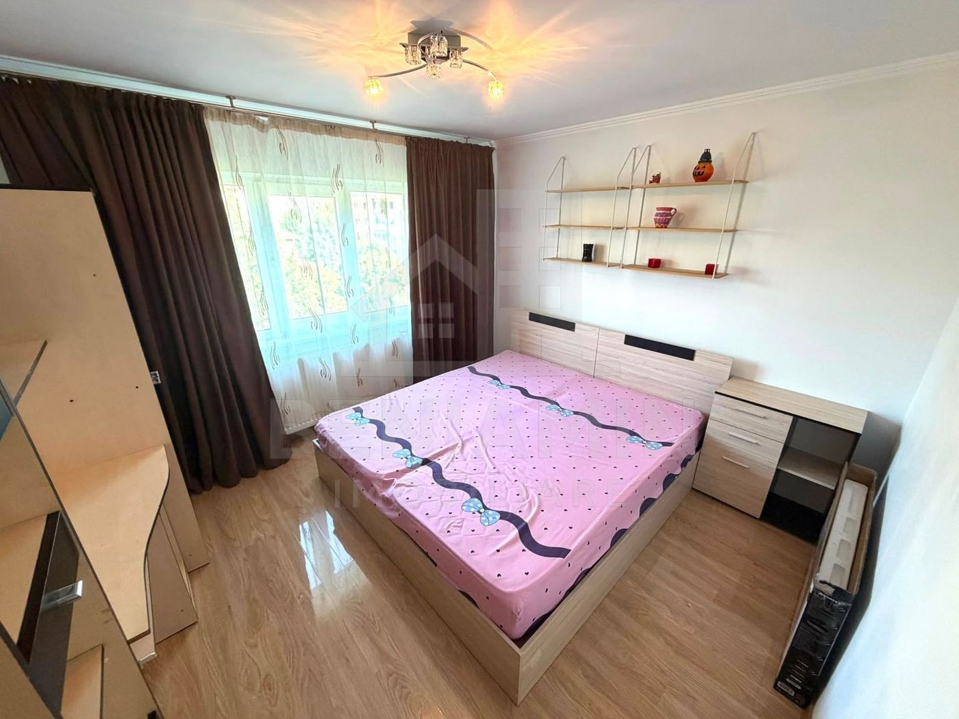 Apartament 3 camere si 2 bai Rovine decomandat 67mp  an1985 - foto 3
