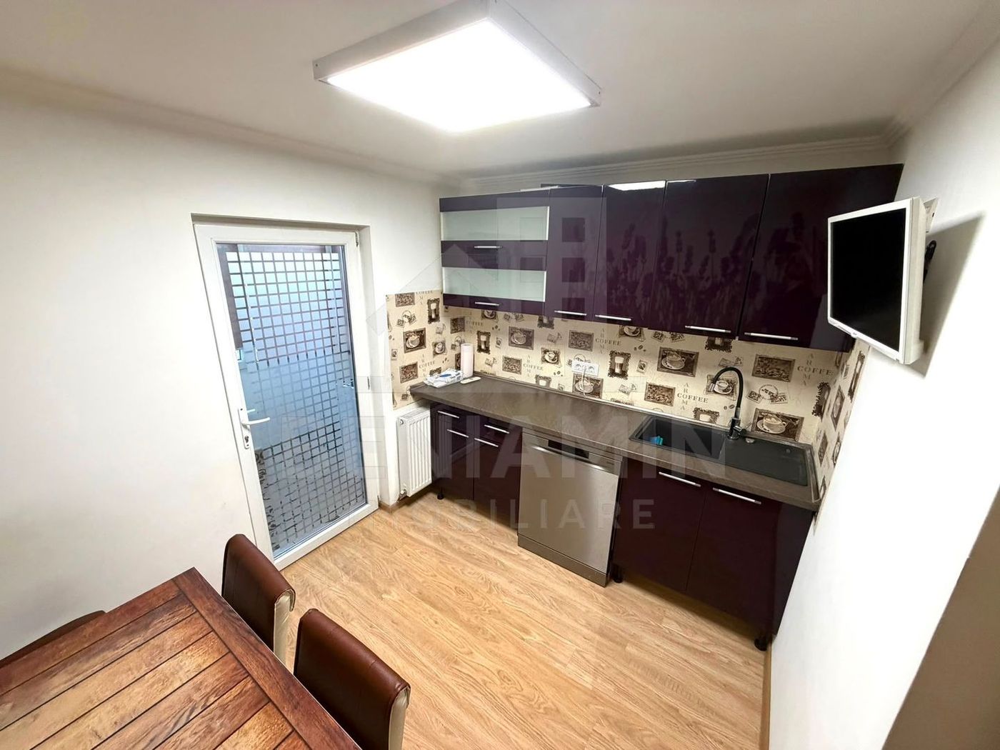 Apartament 3 camere si 2 bai Rovine decomandat 67mp  an1985 - foto 7