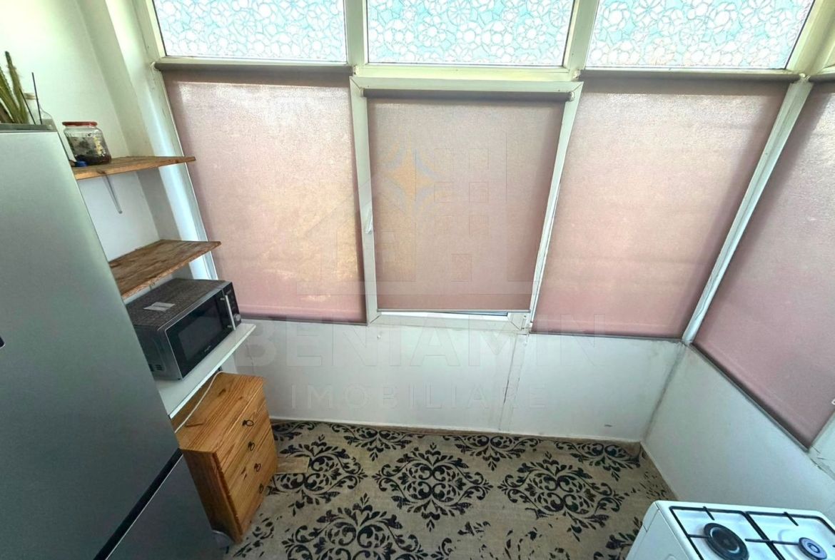 Apartament 3 camere si 2 bai Rovine decomandat 67mp  an1985 - foto 8