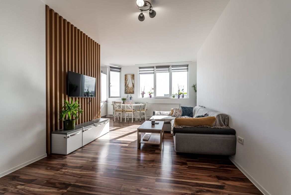 2 camere în blocul Urbanna: Orientare spre răsărit și confort complet - foto 2
