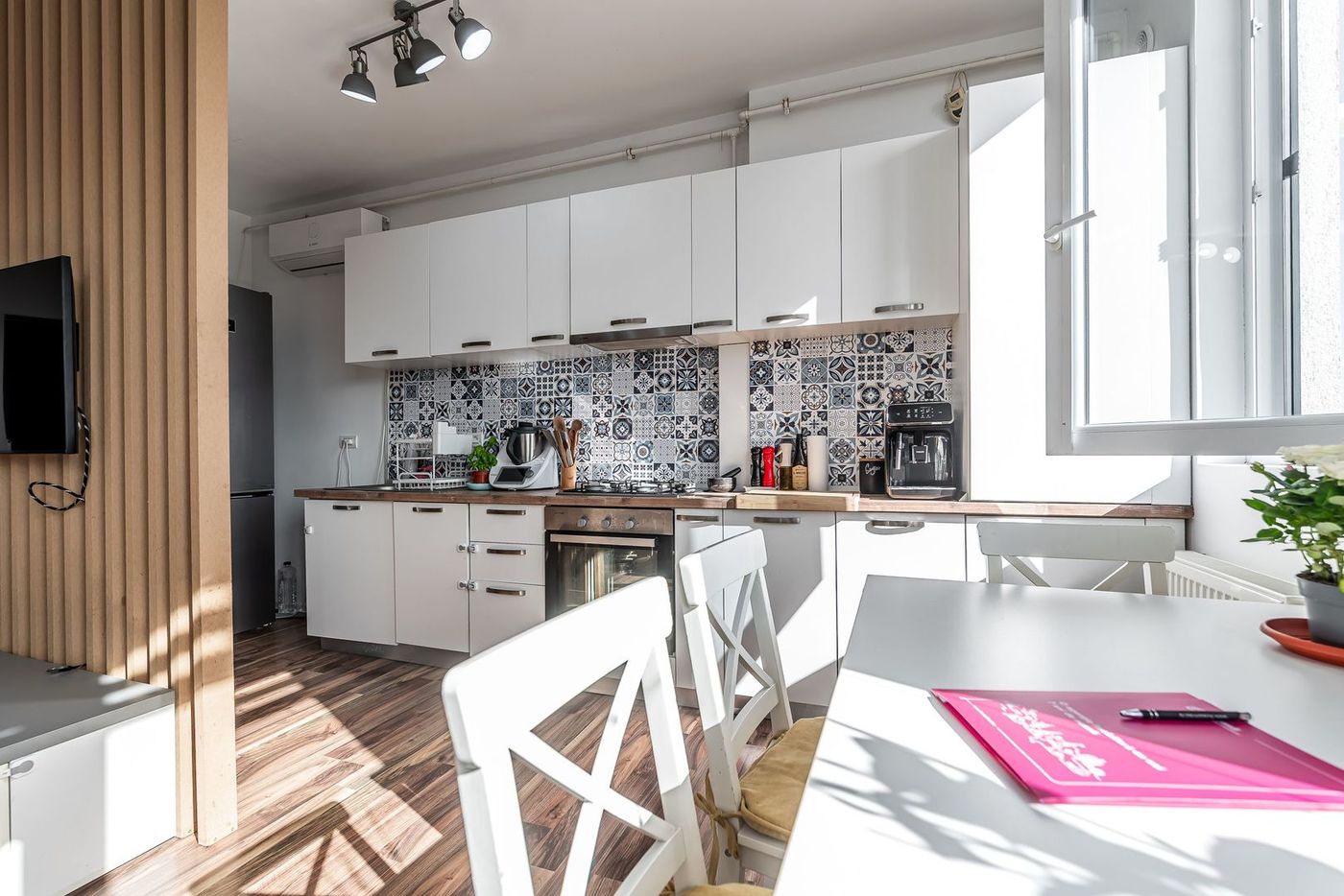 2 camere în blocul Urbanna: Orientare spre răsărit și confort complet - foto 4