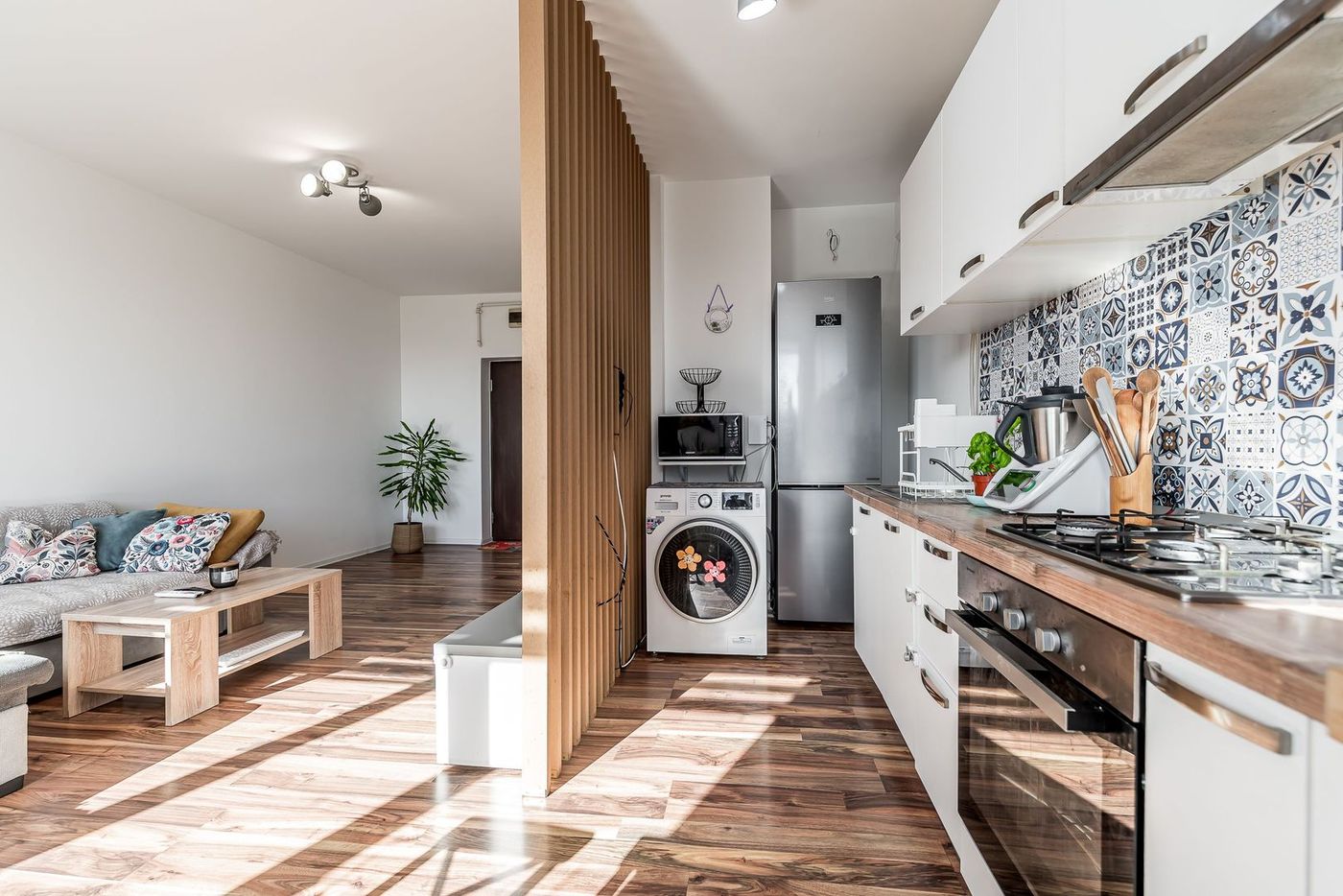2 camere în blocul Urbanna: Orientare spre răsărit și confort complet - foto 6