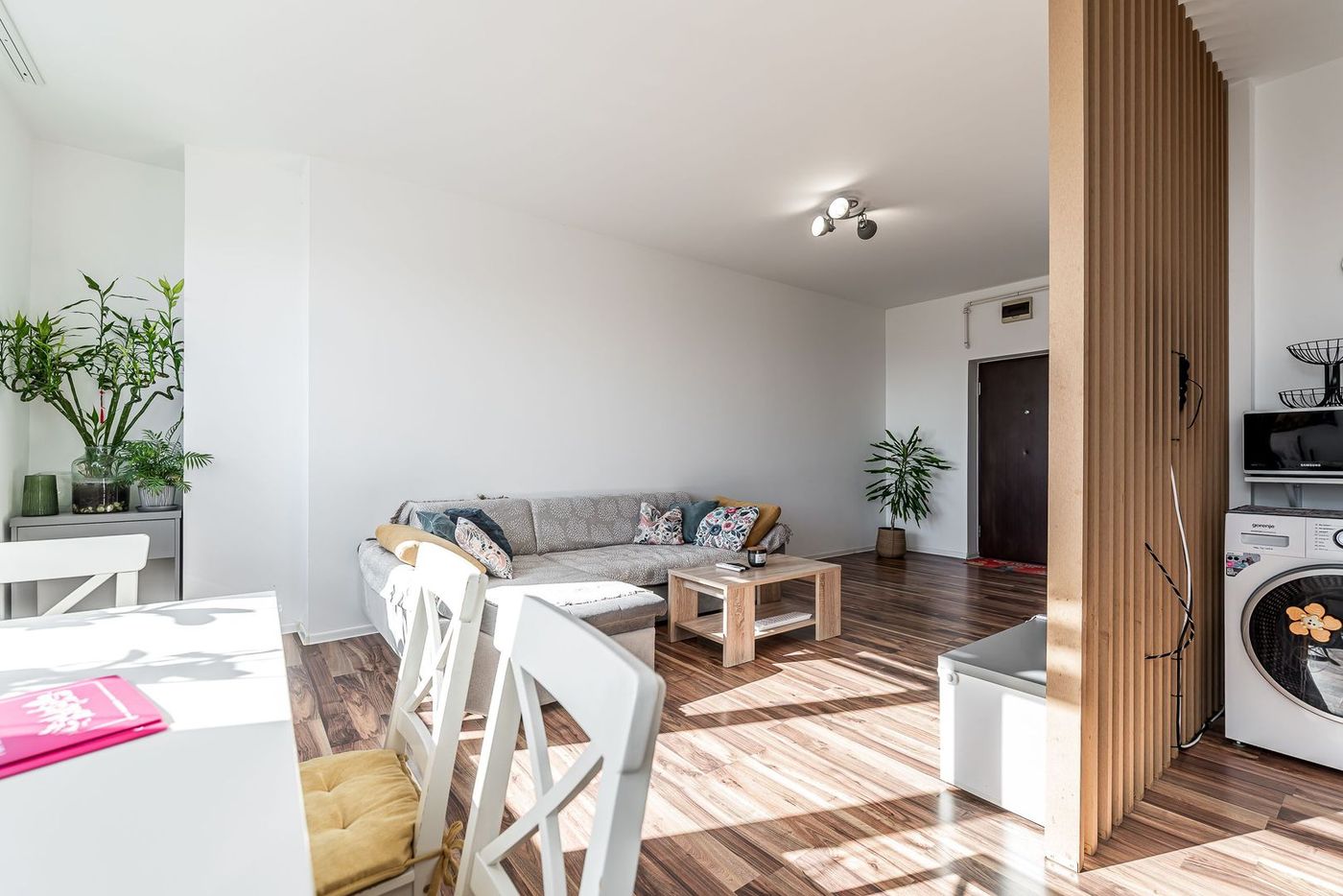 2 camere în blocul Urbanna: Orientare spre răsărit și confort complet - foto 7