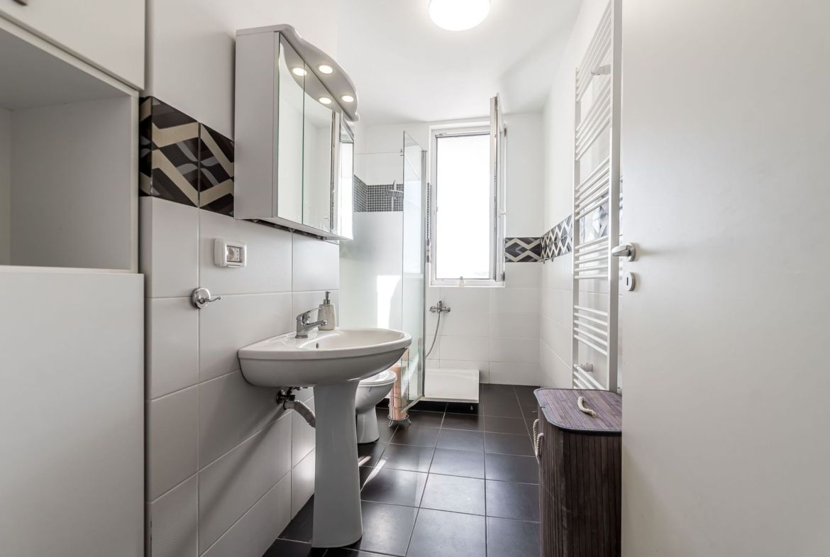 2 camere în blocul Urbanna: Orientare spre răsărit și confort complet - foto 8
