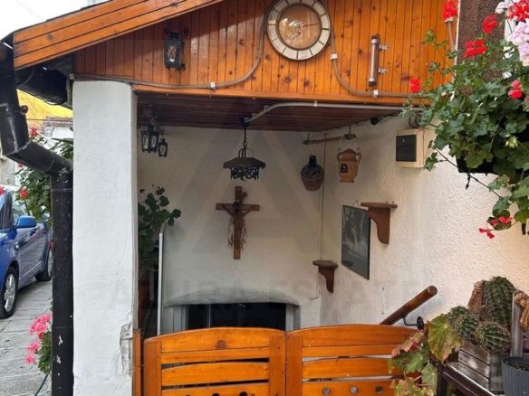 Casa 3 camere 73,73 mp parter 2 pivnite si magazie centru Cisnadie - Imagine principala
