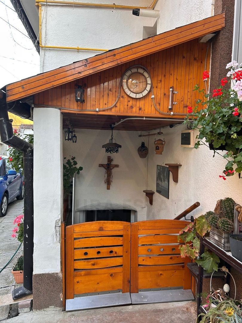Casa 3 camere 73,73 mp parter 2 pivnite si magazie centru Cisnadie - Imagine principala