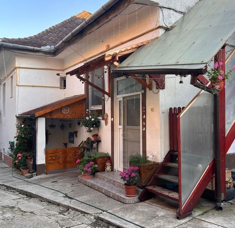 Casa 3 camere 73,73 mp parter 2 pivnite si magazie centru Cisnadie - foto 3