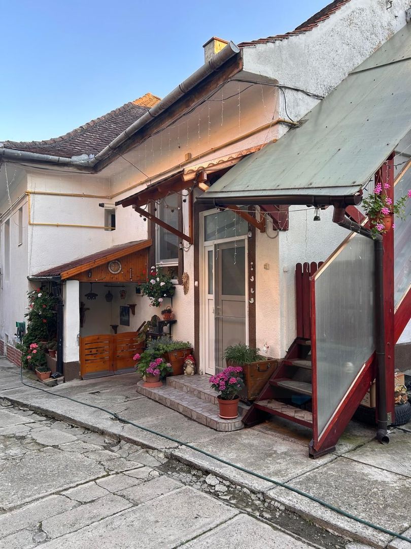 Casa 3 camere 73,73 mp parter 2 pivnite si magazie centru Cisnadie - foto 3