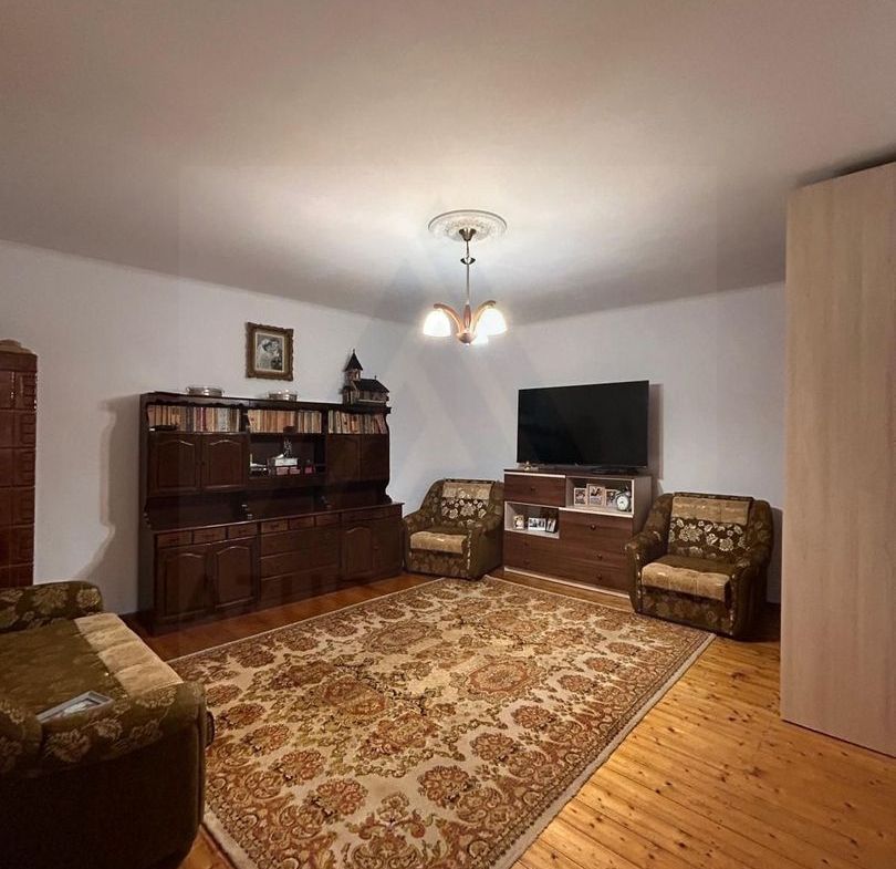 Casa 3 camere 73,73 mp parter 2 pivnite si magazie centru Cisnadie - foto 4