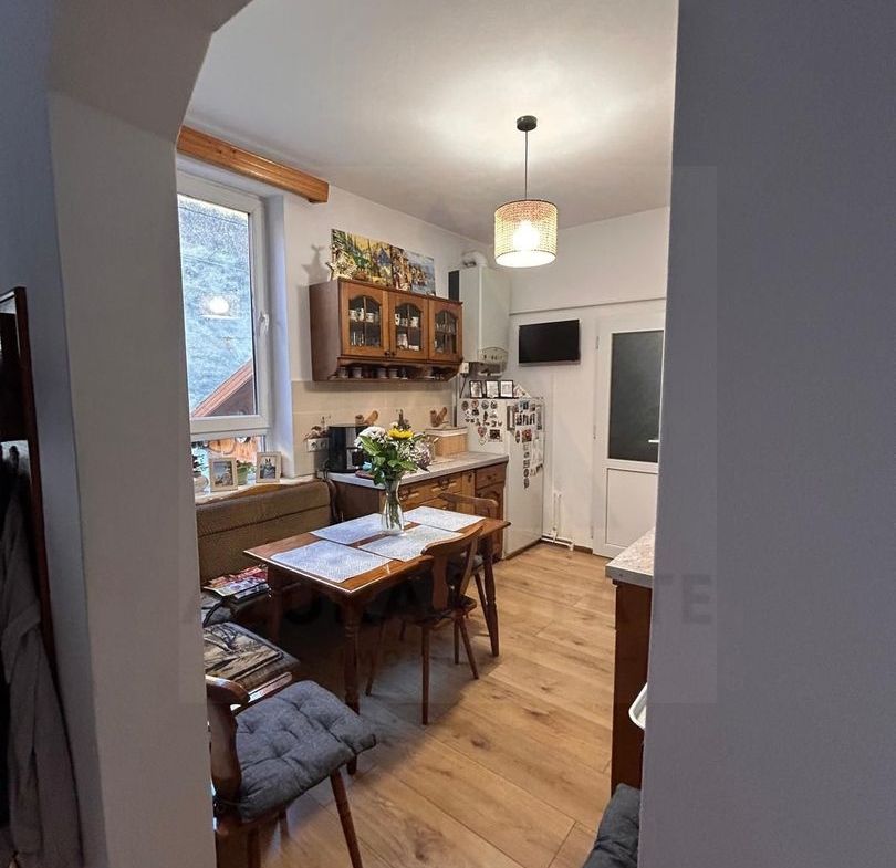 Casa 3 camere 73,73 mp parter 2 pivnite si magazie centru Cisnadie - foto 6