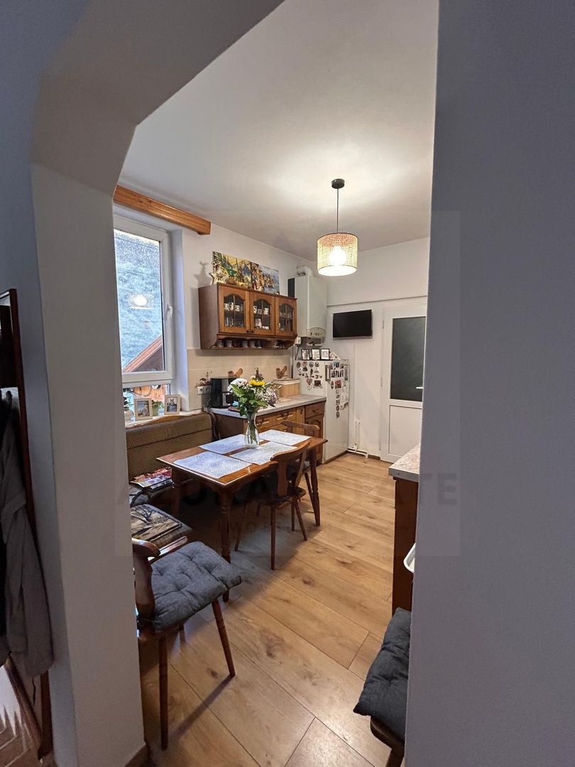 Casa 3 camere 73,73 mp parter 2 pivnite si magazie centru Cisnadie - foto 6