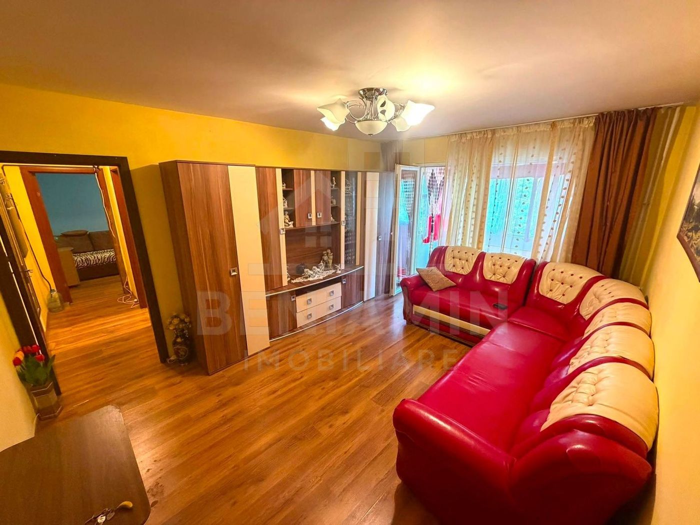Apartament cu 3 camere - Craiovita Noua - etaj intermediar - Imagine principala