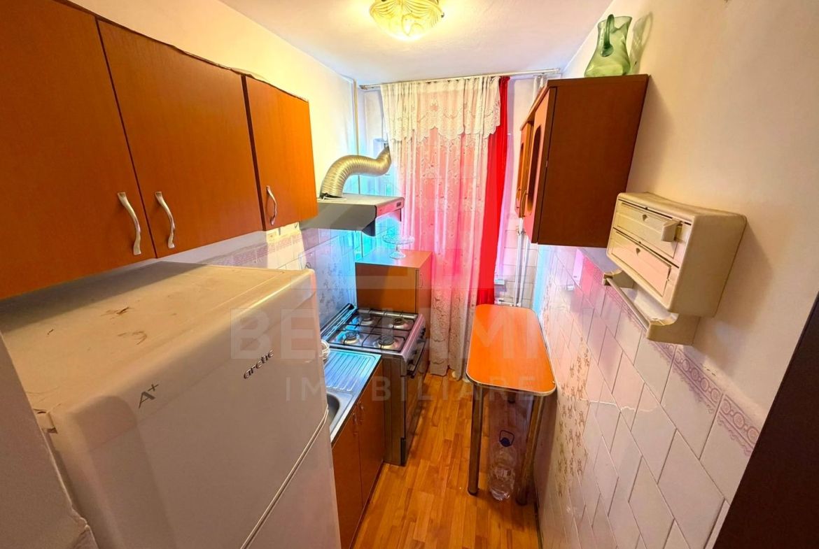 Apartament cu 3 camere - Craiovita Noua - etaj intermediar - foto 3