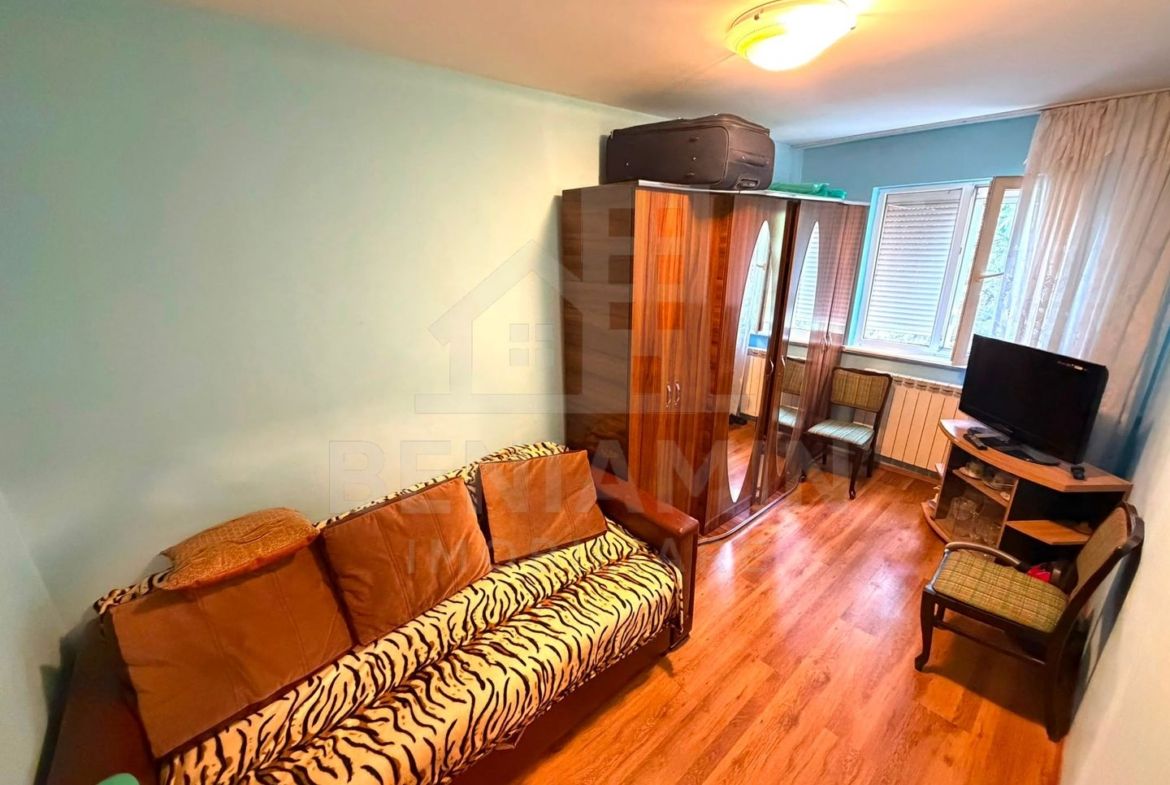 Apartament cu 3 camere - Craiovita Noua - etaj intermediar - foto 5