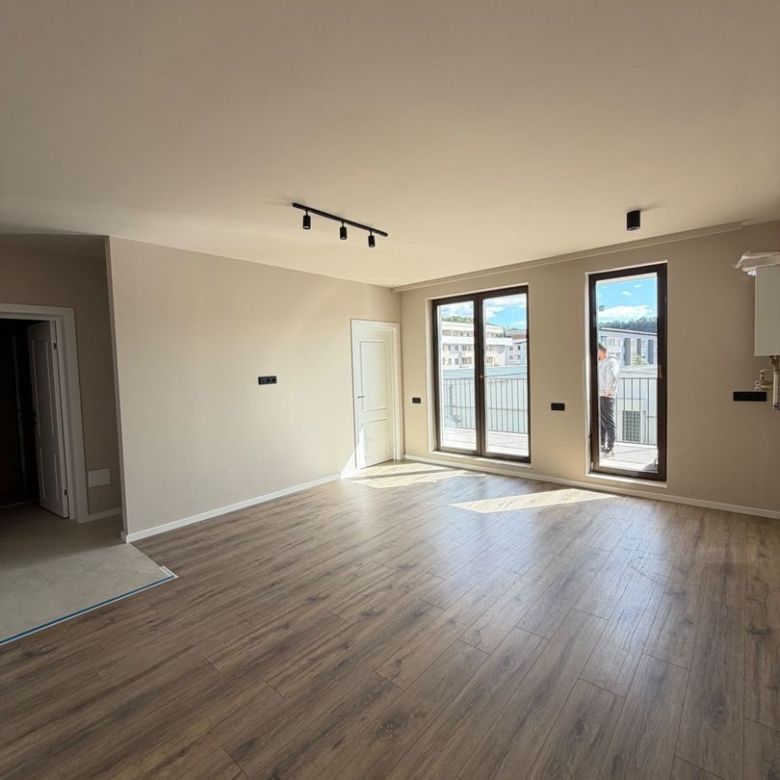 Apartament 2 camere, terasa, etaj intermediar, garaj, Eroilor - Imagine principala