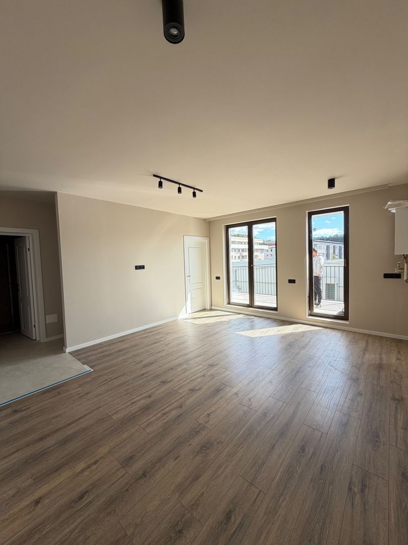 Apartament 2 camere, terasa, etaj intermediar, garaj, Eroilor - Imagine principala