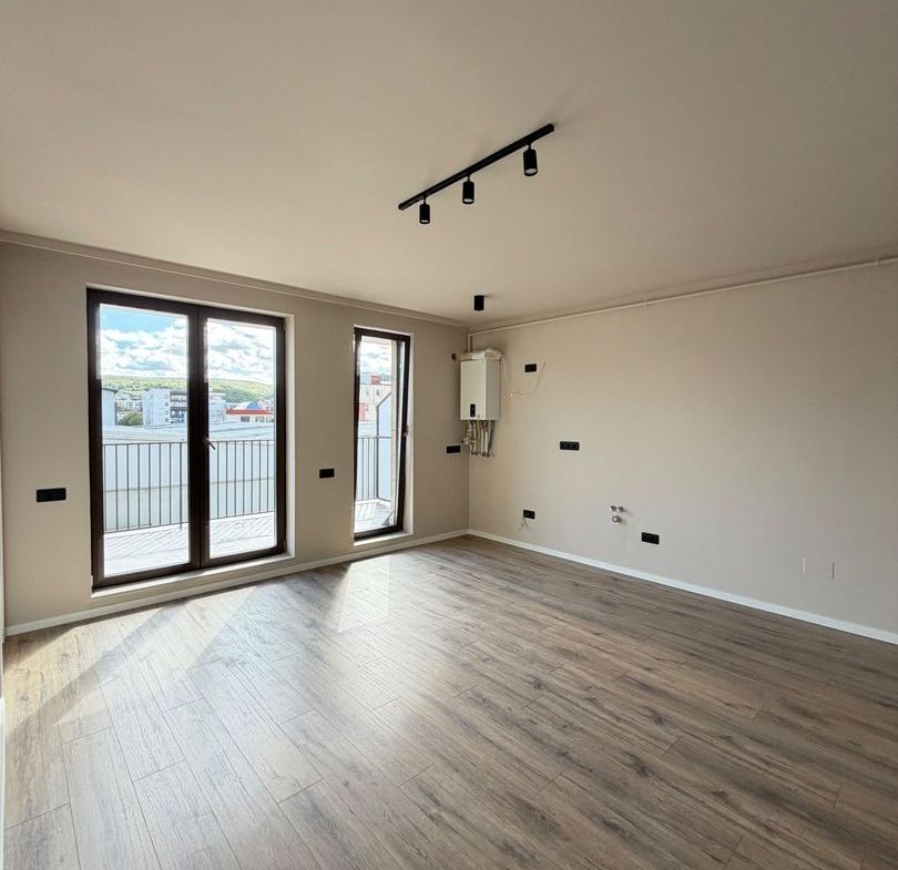 Apartament 2 camere, terasa, etaj intermediar, garaj, Eroilor - foto 2