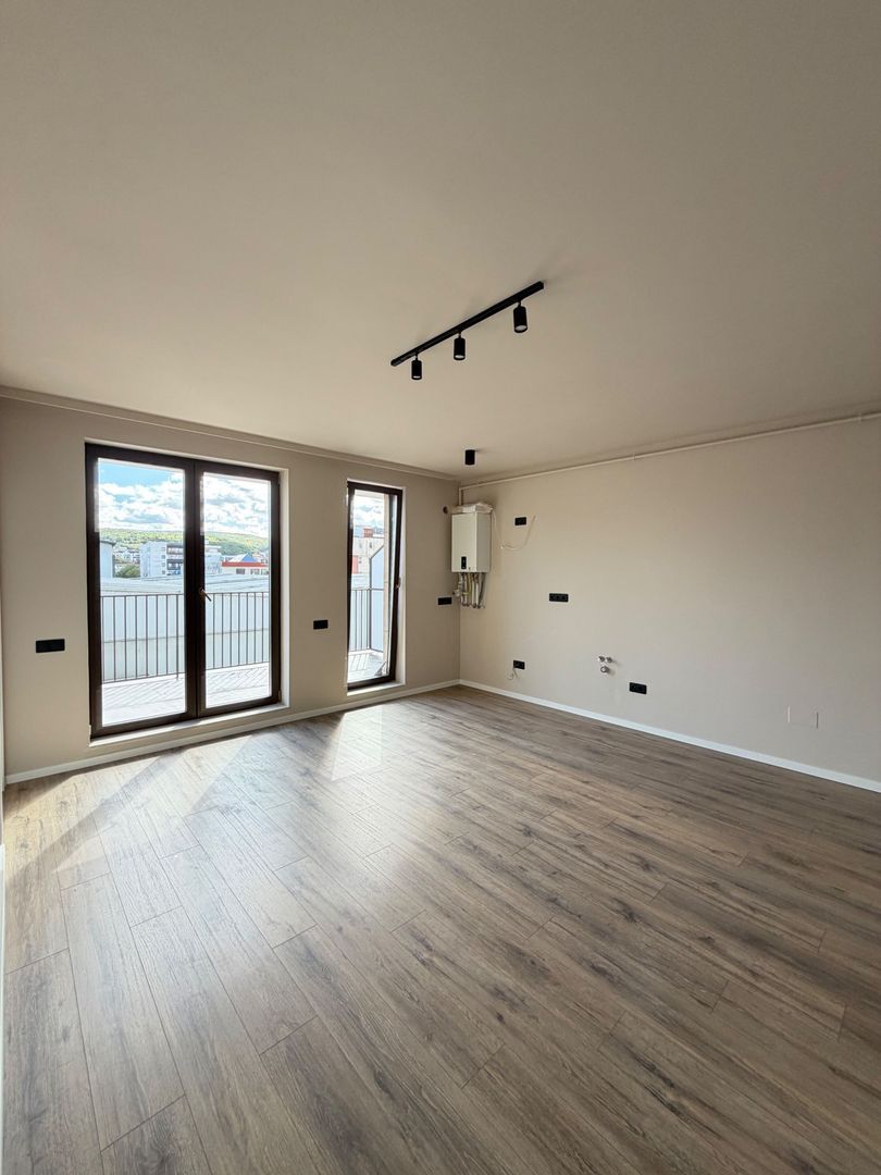 Apartament 2 camere, terasa, etaj intermediar, garaj, Eroilor - foto 2