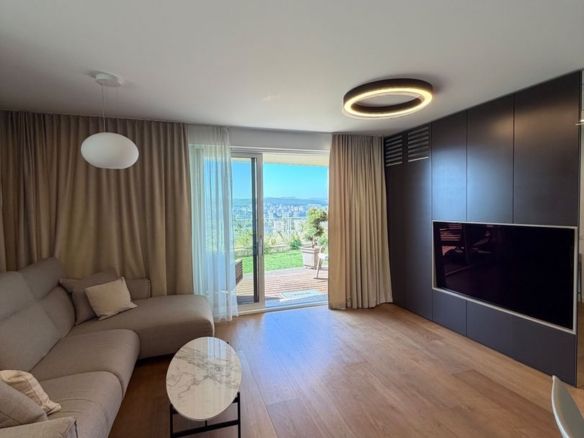 Apartament PREMIUM cu curte, terasă și lift cu acces direct în living - Imagine principala