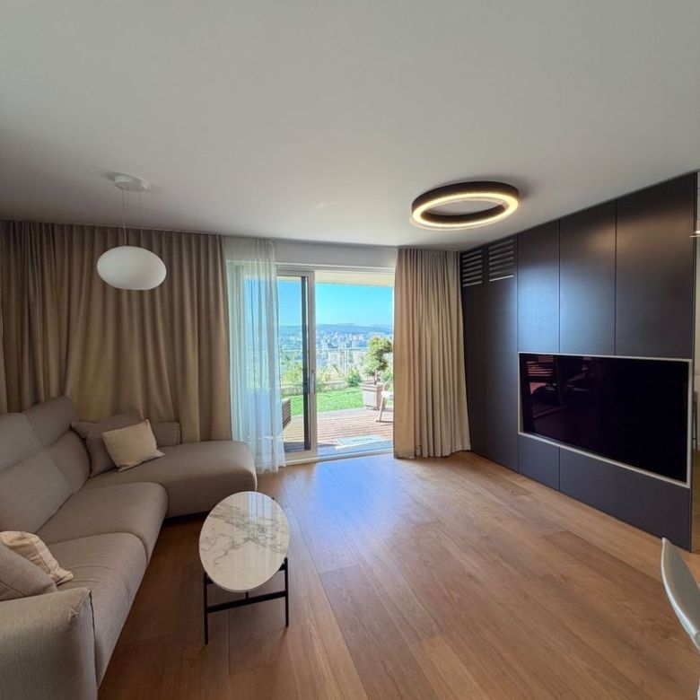 Apartament PREMIUM cu curte, terasă și lift cu acces direct în living - Imagine principala