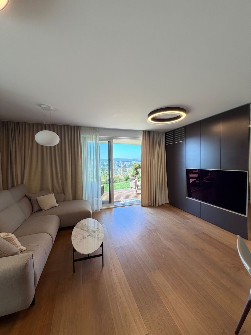Apartament PREMIUM cu curte, terasă și lift cu acces direct în living - Imagine principala