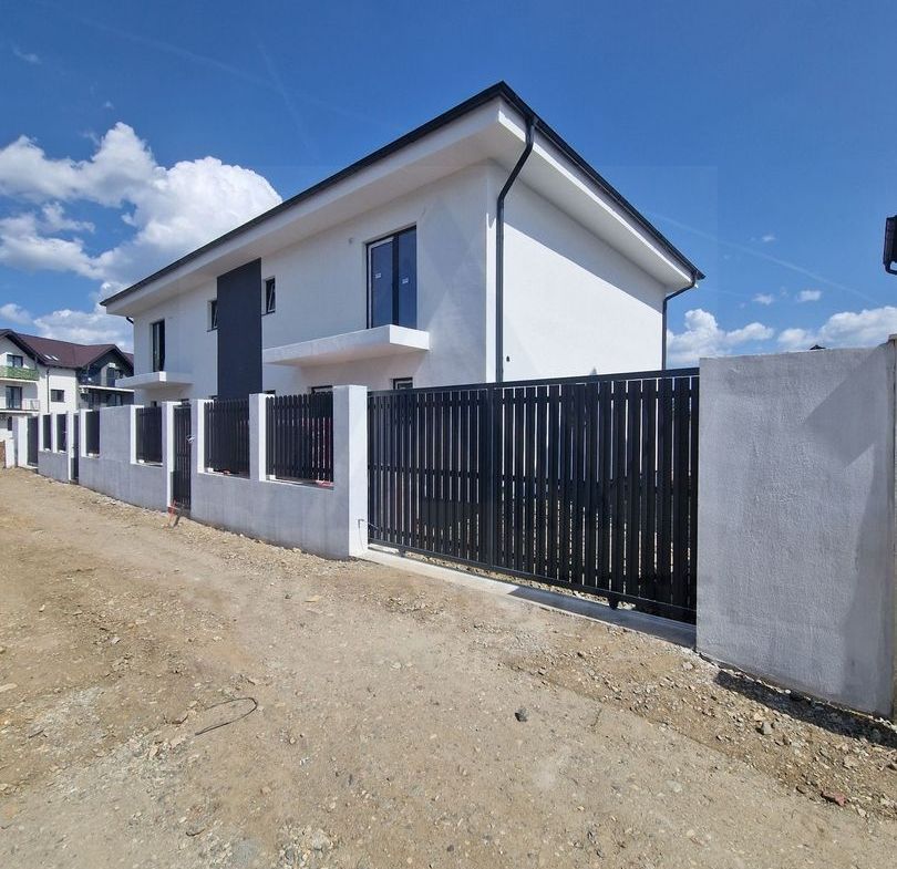 Casa tip duplex 125 mp utili 4 camere curte libera 138 mp in Selimbar - foto 2