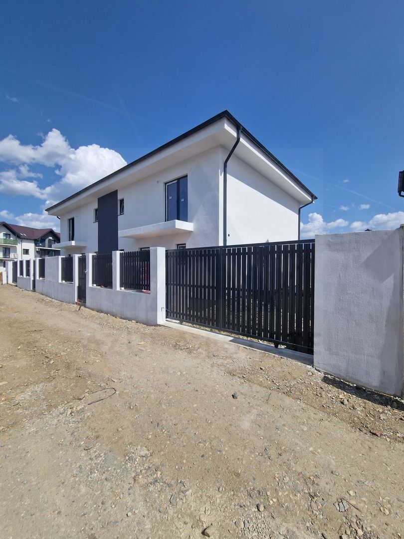 Casa tip duplex 125 mp utili 4 camere curte libera 138 mp in Selimbar - foto 2