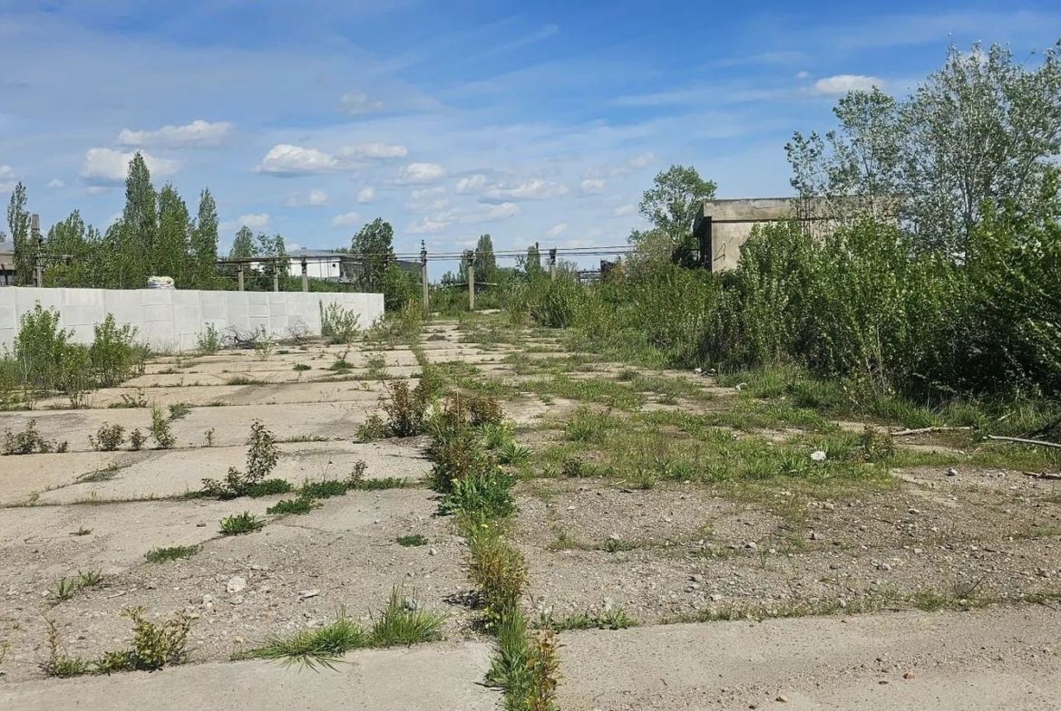 DE ÎNCHIRIAT – TEREN INTRAVILAN 2.077 MP - ZONA INDUSTRIALA - STR. MACULUI - foto 3