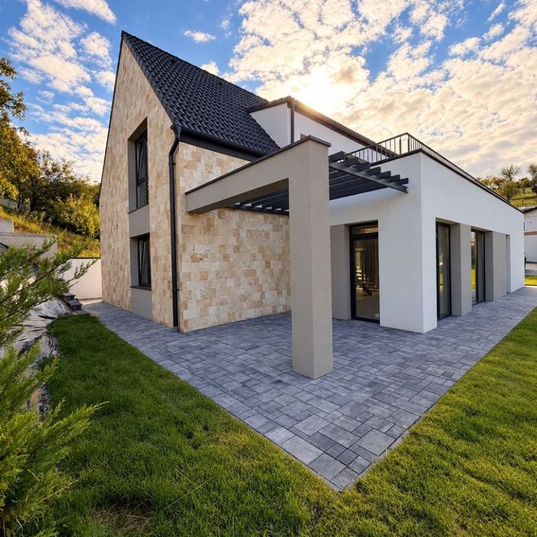 Casa individuala 6 camere, 5 bai, terasa la etaj, curte, P+ET+POD - Imagine principala